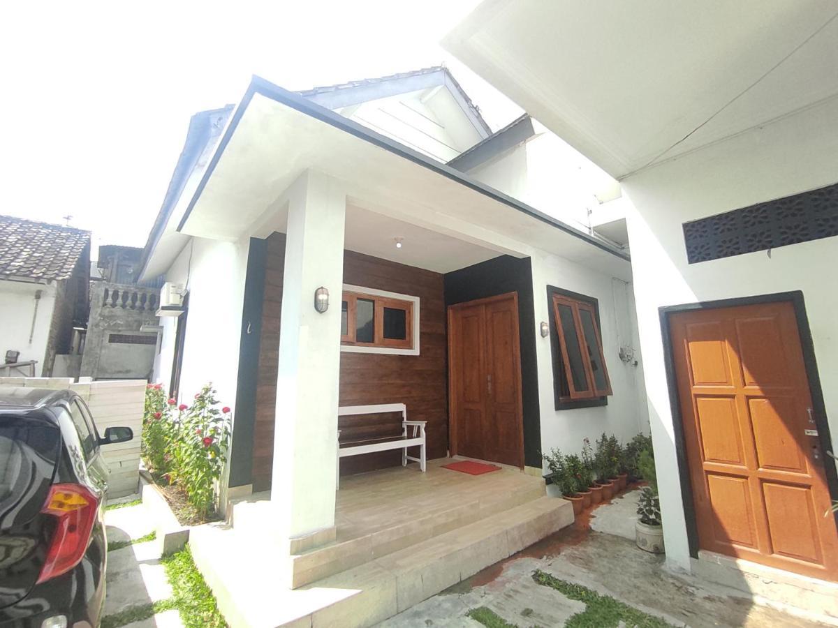 Villa Arumdalu Homestay - Family House Yogyakarta