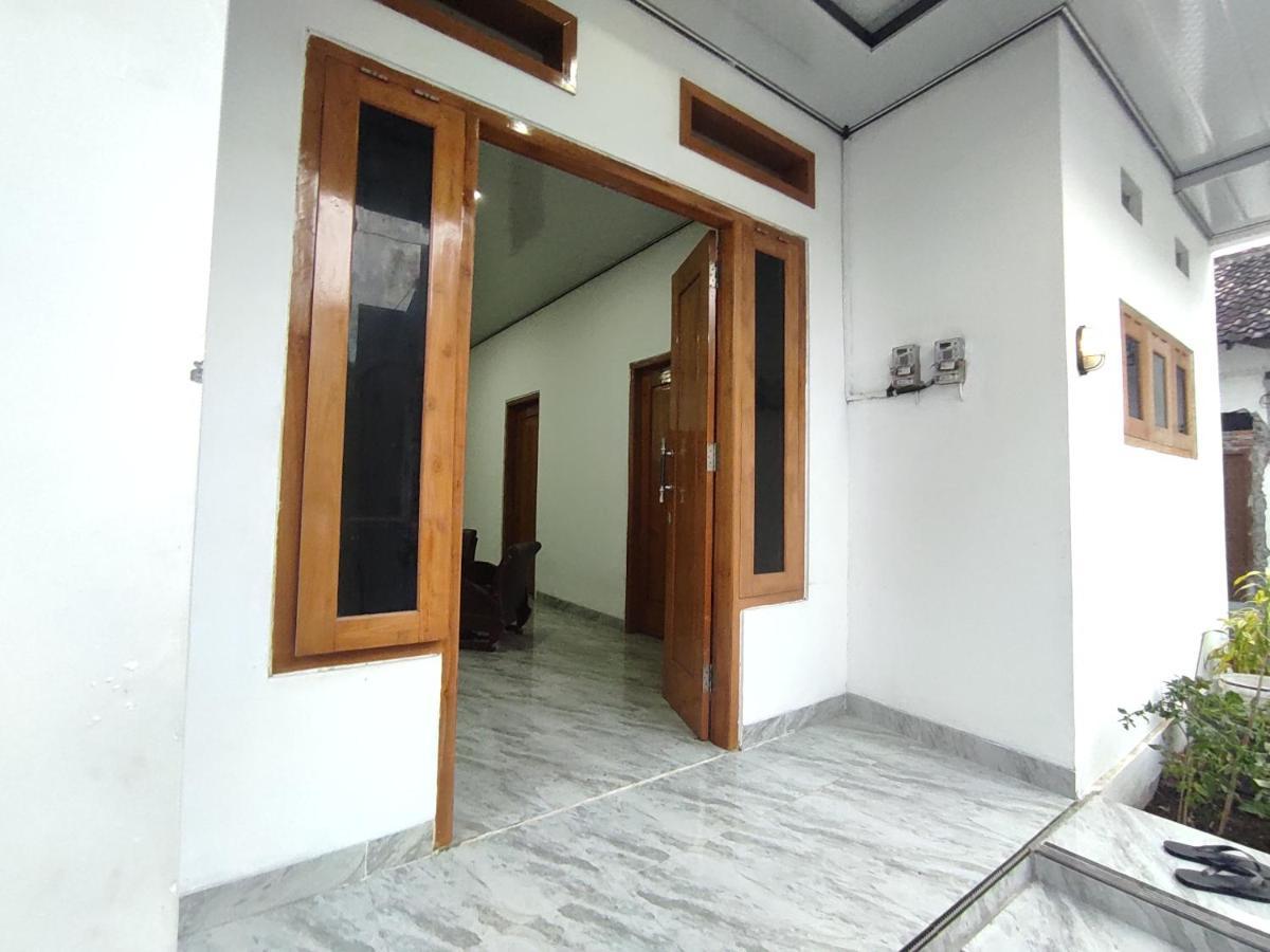 Arumdalu Homestay - Family House * Yogyakarta